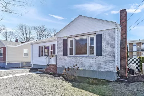 81 Putnam St, Winthrop, MA 02152