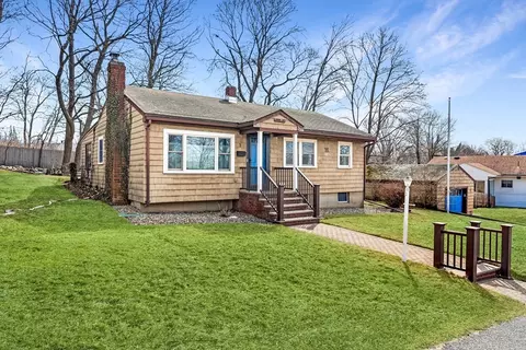 3 Desmond Dr, Nahant, MA 01908