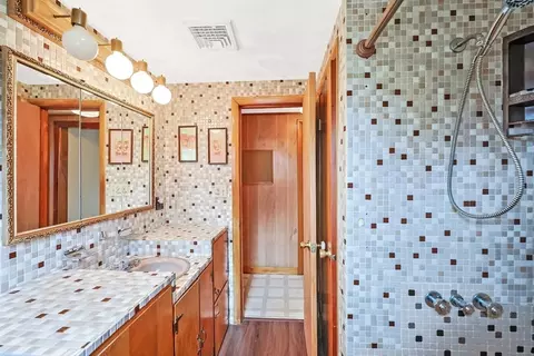 Bath - 261 Adelaide St, Fall River, MA 02721 photo 1 of 2