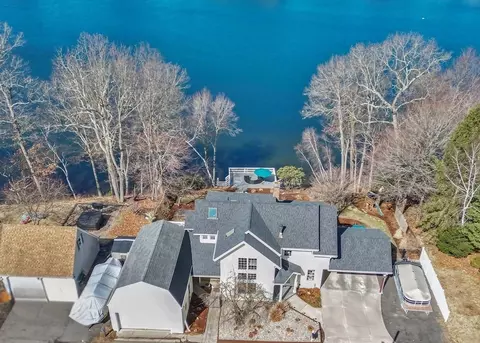 34 Grove St, Southwick, MA 01077