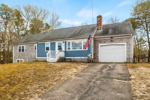 29 Butternut Cir, Cotuit, MA 02635