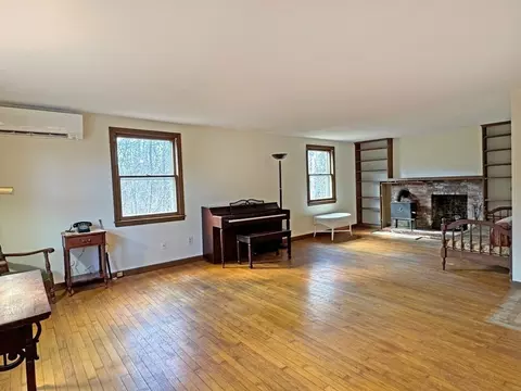 185 Middle St, Amherst, MA 01002 photo 3