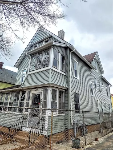 32 Acushnet Ave, Springfield, MA 01105