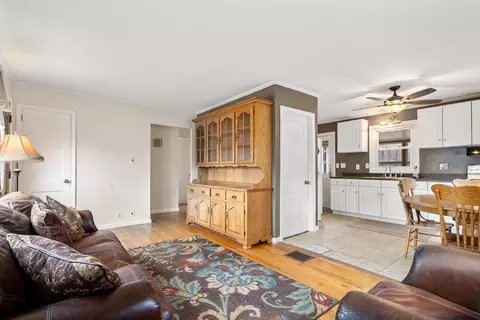 235 Dorset St, Springfield, MA 01108 photo 9