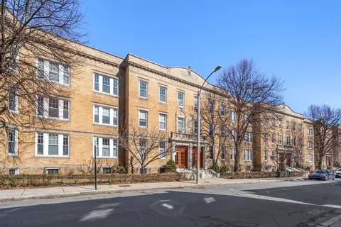 128 Sewall Ave #A, Brookline, MA 02446