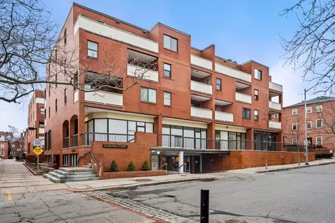 20 Central St #406, Salem, MA 01970