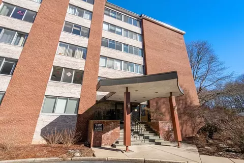 22 Chestnut Pl #307, Brookline, MA 02445