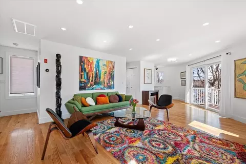 Living - 69 Pointe Rok Dr #69, Worcester, MA 01604 photo 2 of 4