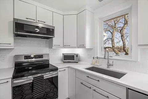 Kitchen - 69 Pointe Rok Dr #69, Worcester, MA 01604 photo 3 of 3
