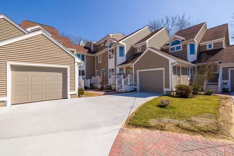 Exterior - 69 Pointe Rok Dr #69, Worcester, MA 01604 photo 2 of 6