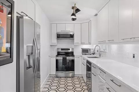 Kitchen - 69 Pointe Rok Dr #69, Worcester, MA 01604 photo 2 of 3
