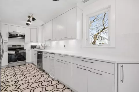 Kitchen - 69 Pointe Rok Dr #69, Worcester, MA 01604 photo 1 of 3
