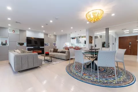 209 Commonwealth Ave #3B, Chestnut Hill, MA 02467