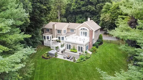 758 South St, Needham, MA 02492