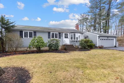 75 Pine Haven Cir, Rockland, MA 02370