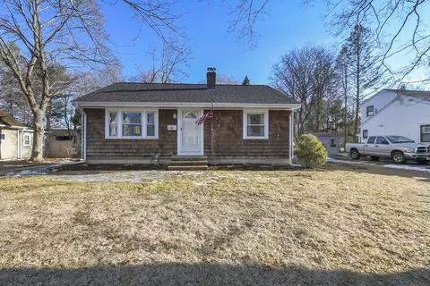 36 Commonwealth Ave, West Bridgewater, MA 02379