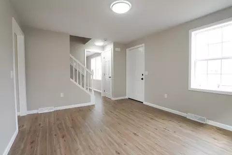 182 Jasper St, Springfield, MA 01109 photo 8