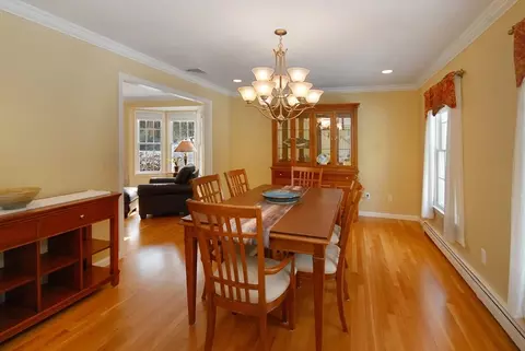 7 Carriage Ln, Maynard, MA 01754 photo 5
