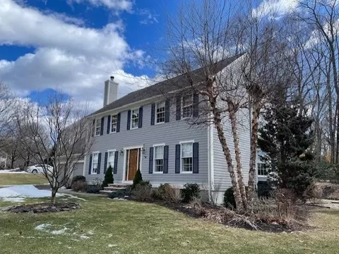7 Carriage Ln, Maynard, MA 01754