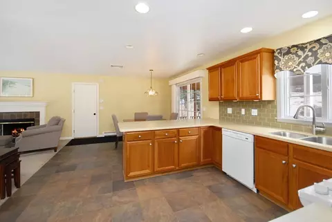 7 Carriage Ln, Maynard, MA 01754 photo 12