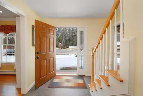 7 Carriage Ln, Maynard, MA 01754 photo 3