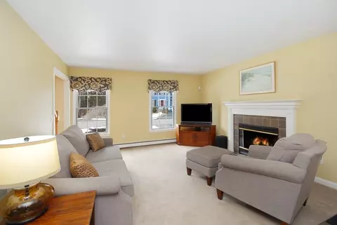 7 Carriage Ln, Maynard, MA 01754 photo 17