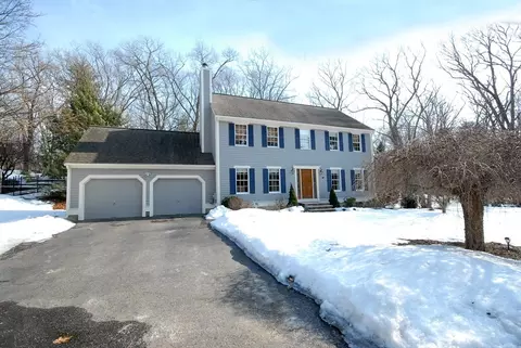 7 Carriage Ln, Maynard, MA 01754 photo 2