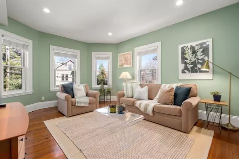 122 Davis Ave #2, Brookline, MA 02445 photo 2