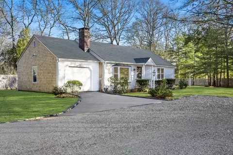 310 White Oak Trl, Centerville, MA 02632