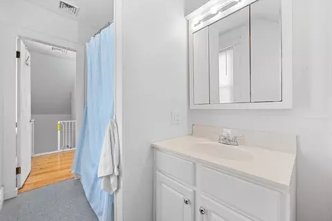 Bath - 28 Barnard Rd, Worcester, MA 01605 photo 1 of 1
