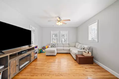 Living - 28 Barnard Rd, Worcester, MA 01605 photo 1 of 2