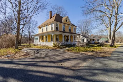78 Hadley St, South Hadley, MA 01075