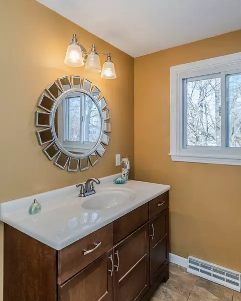 50 Drumlin Rd, Springfield, MA 01108 photo 16