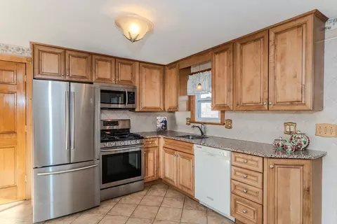 50 Drumlin Rd, Springfield, MA 01108 photo 9