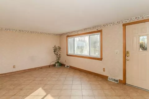50 Drumlin Rd, Springfield, MA 01108 photo 6