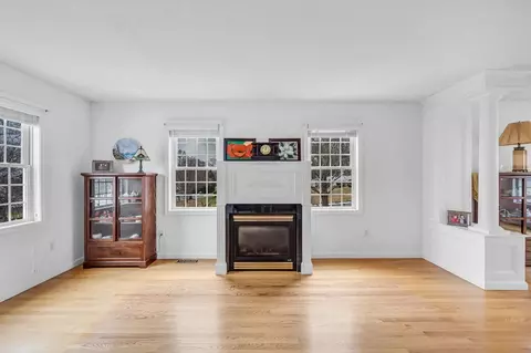 Living - 26 Gates Ave, Springfield, MA 01118 photo 2 of 3