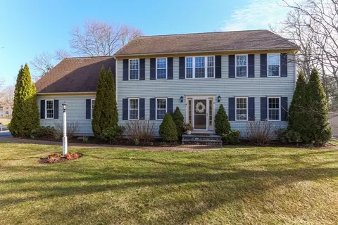 10 Annies Ln, Forestdale, MA 02644