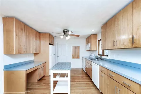 Kitchen - 8 Donegal Cir, Danvers, MA 01923 photo 2 of 5