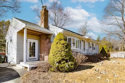 Exterior - 8 Donegal Cir, Danvers, MA 01923 photo 2 of 4