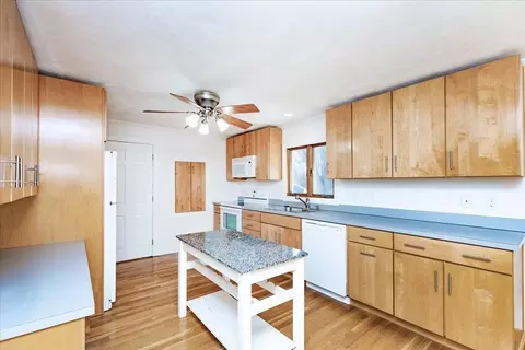 Kitchen - 8 Donegal Cir, Danvers, MA 01923 photo 3 of 5