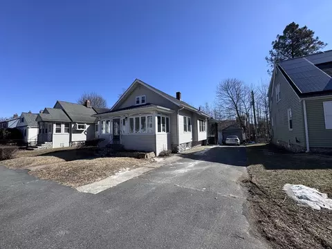 Exterior - 37 Mann St, Worcester, MA 01602 photo 4 of 9