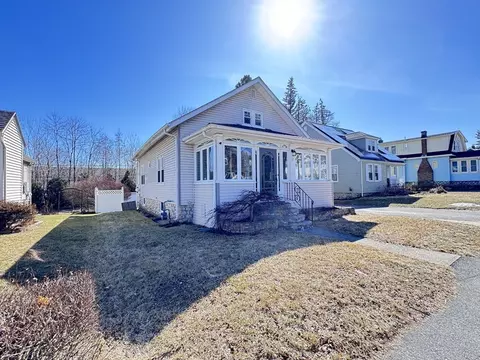 Exterior - 37 Mann St, Worcester, MA 01602 photo 3 of 9