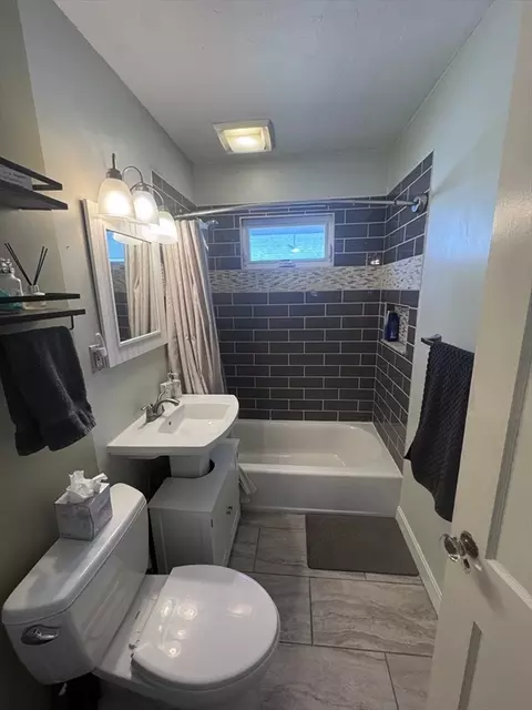 Bath - 37 Mann St, Worcester, MA 01602 photo 1 of 2