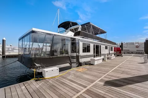 2 Pier 8 13th St #DOCK B, Boston, MA 02129