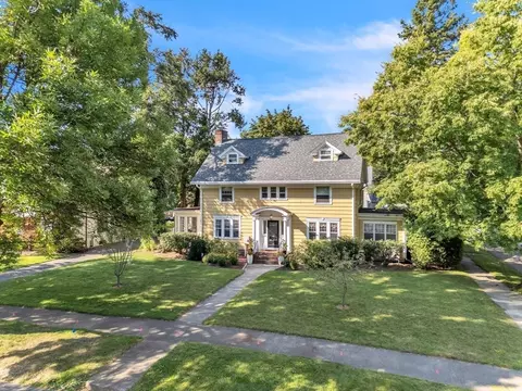 60 Farmington Ave, Longmeadow, MA 01106