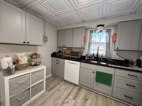 76 South St, Ware, MA 01082 photo 8