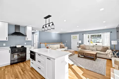 3 Oakland Sq, Pembroke, MA 02359