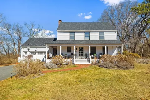 16 Stonefield Dr, Sandwich, MA 02537