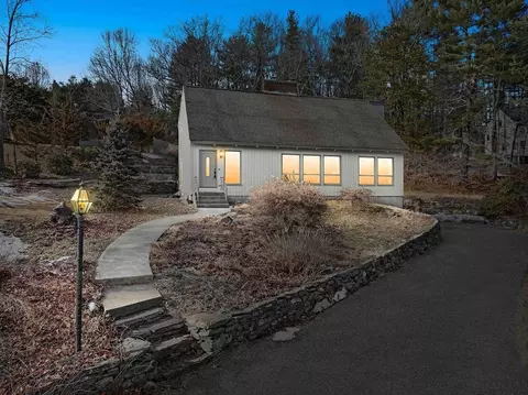 707 Martins Pond Rd, Groton, MA 01450