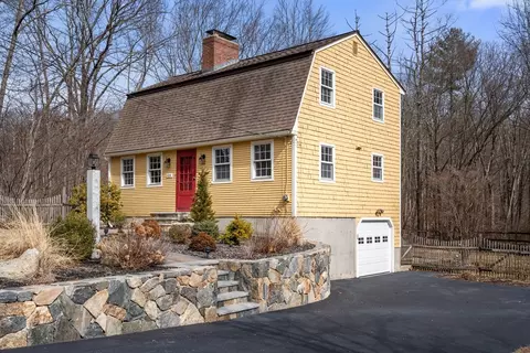 424 Chestnut Hill Rd, Millville, MA 01529